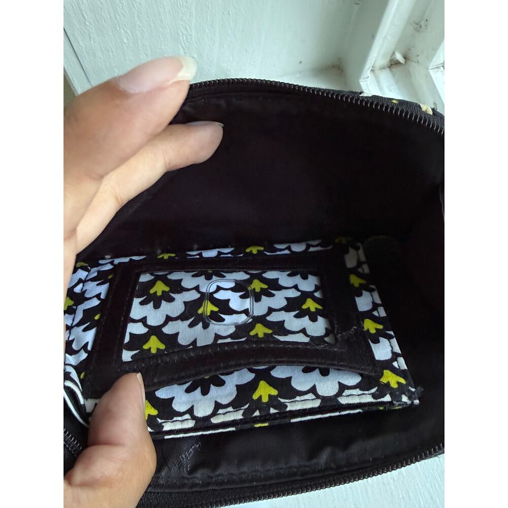 Vera Bradley Zip Around Wallet Wristlet Black White Floral Quilted Organizer - Picture 4 of 6